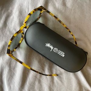 Stussy Penn Sunglasses Color: Black/Tortoise